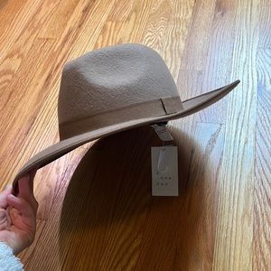 Women’s fall hat (adjustable/ never worn).